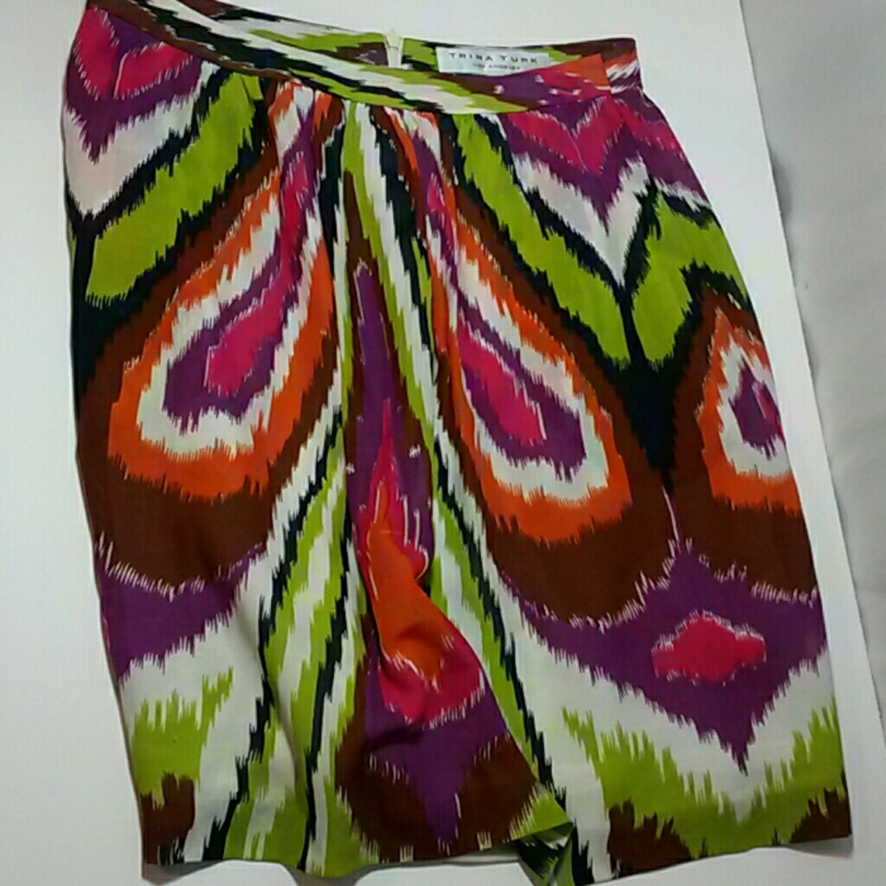 ♥️TRINA TURK size 4 100% silk fully lined skirt